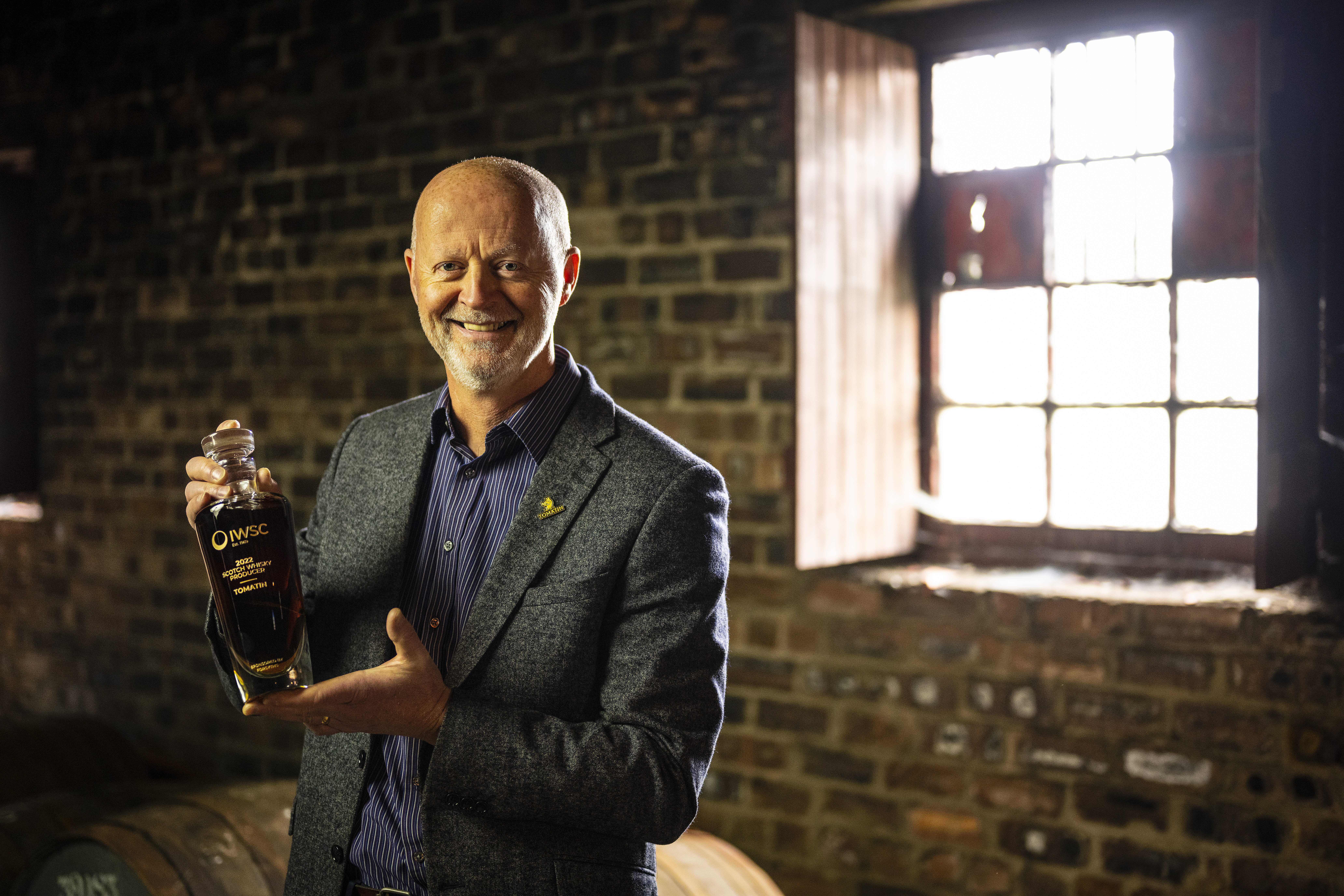 Graham Eunson Master Distiller with the Trophy in WH6 (3).jpg